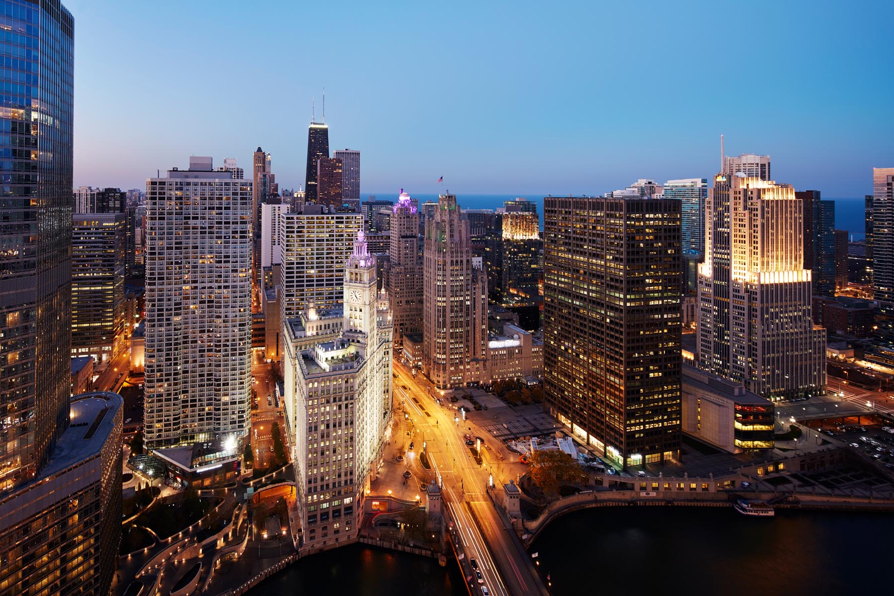 River Hotel Chicago Historic Chicago Riverfront Boutique Hotel   EXTERIOR WACKER 0120 